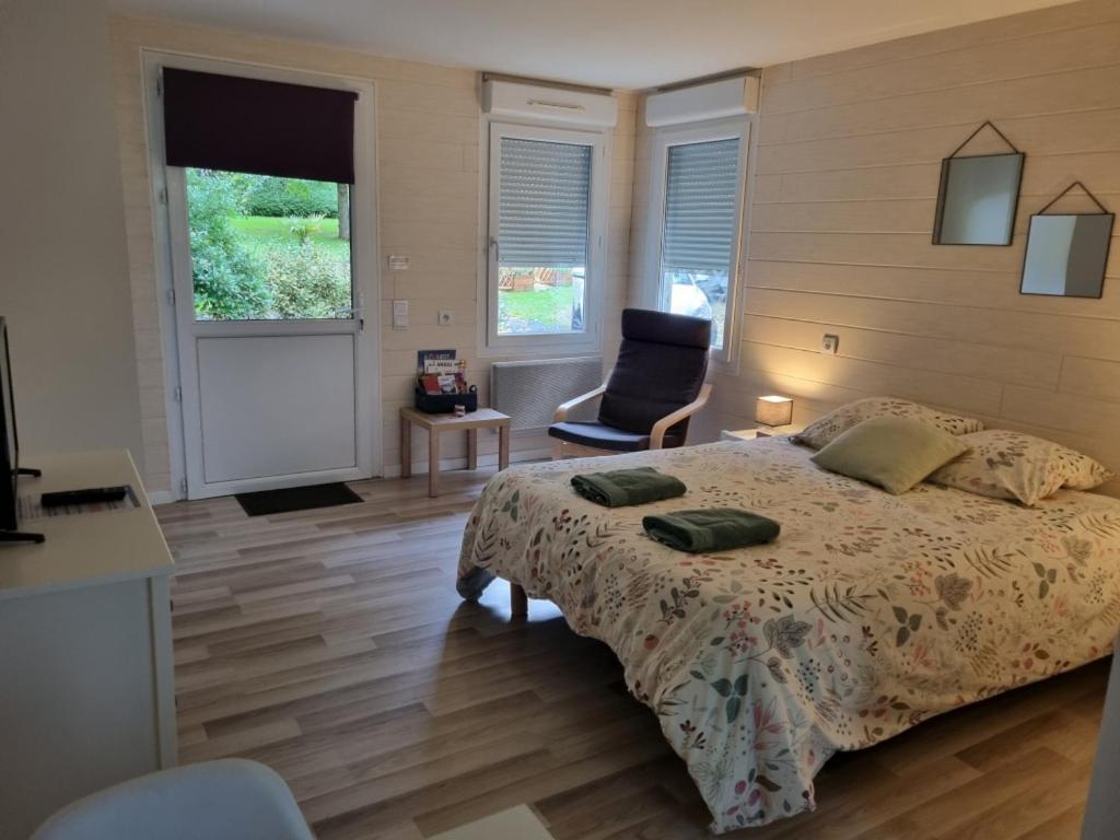 Les Chalets De Saumur, Piscine & Parc Boise, 100M Du Cadrenoir Экстерьер фото